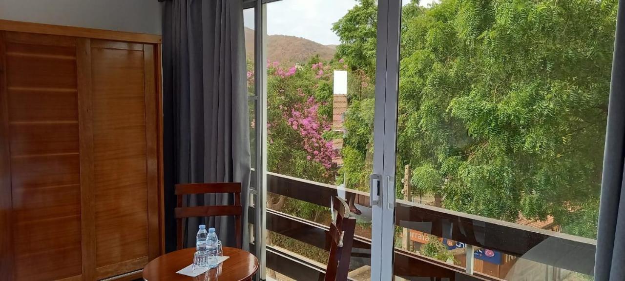 טאראפל Hotel Viajante מראה חיצוני תמונה